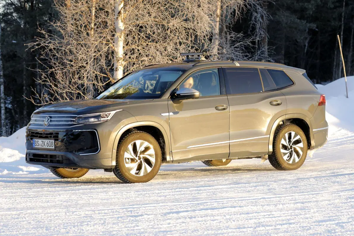 Volkswagen Tayron: il Suv a sette posti che sostituirà la Tiguan Allspace [Foto Spia] (15)