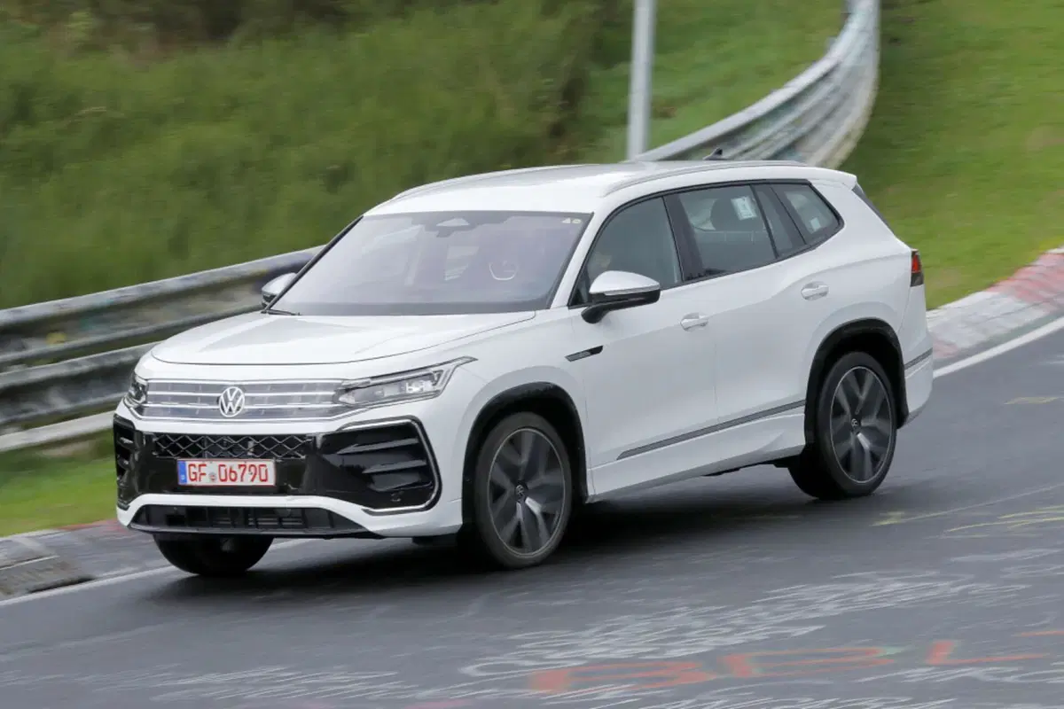 Volkswagen Tayron: il Suv a sette posti che sostituirà la Tiguan Allspace [Foto Spia] (16)