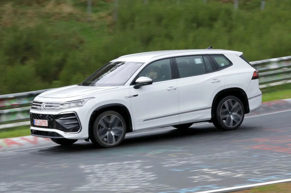 Volkswagen Tayron: il Suv a sette posti che sostituirà la Tiguan Allspace [Foto Spia] (17)