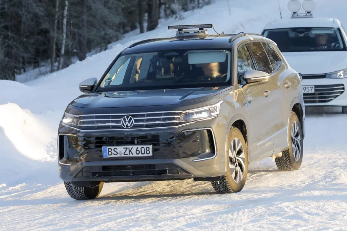 Volkswagen Tayron: il Suv a sette posti che sostituirà la Tiguan Allspace [Foto Spia] (18)