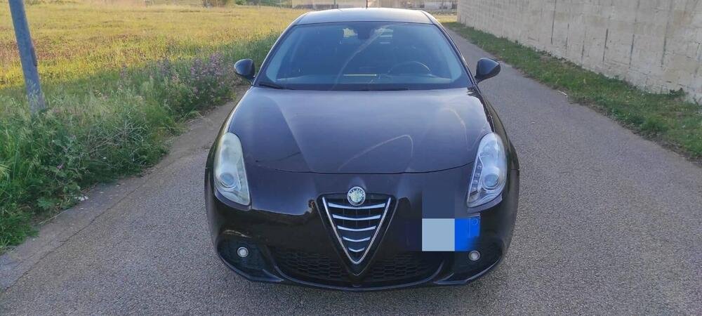 Alfa Romeo Giulietta 1.6 JTDm-2 105 CV Distinctive  del 2012 usata a Bari (2)