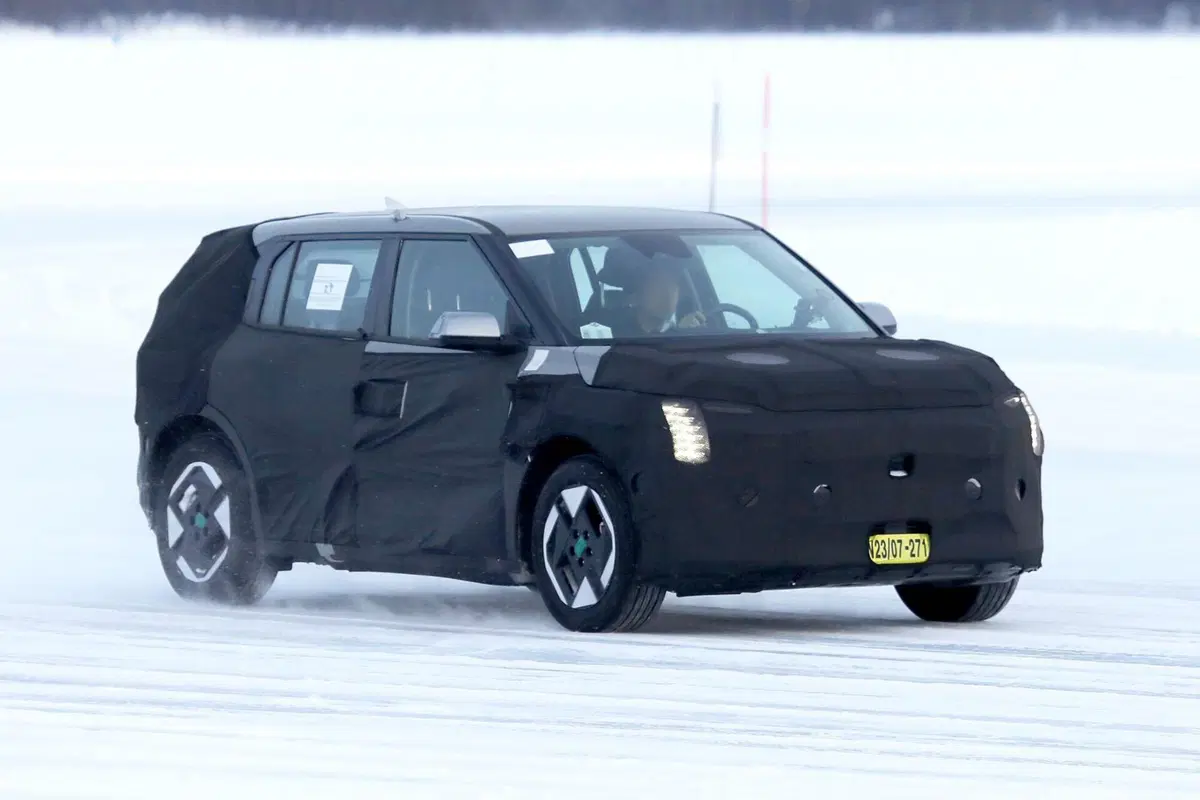 Kia EV3: l’elettrica con un’architettura a 800 Volt da 28.000 euro [Foto Spia] (3)