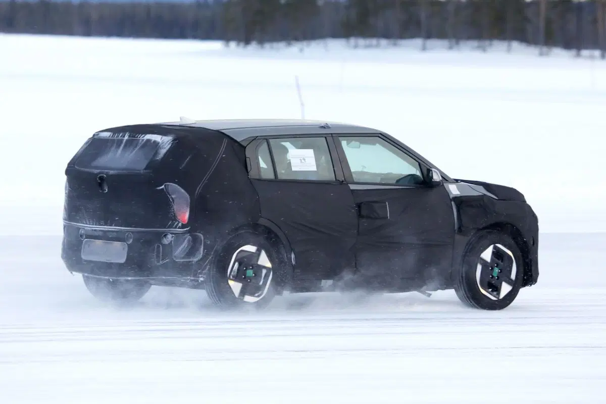 Kia EV3: l’elettrica con un’architettura a 800 Volt da 28.000 euro [Foto Spia] (4)