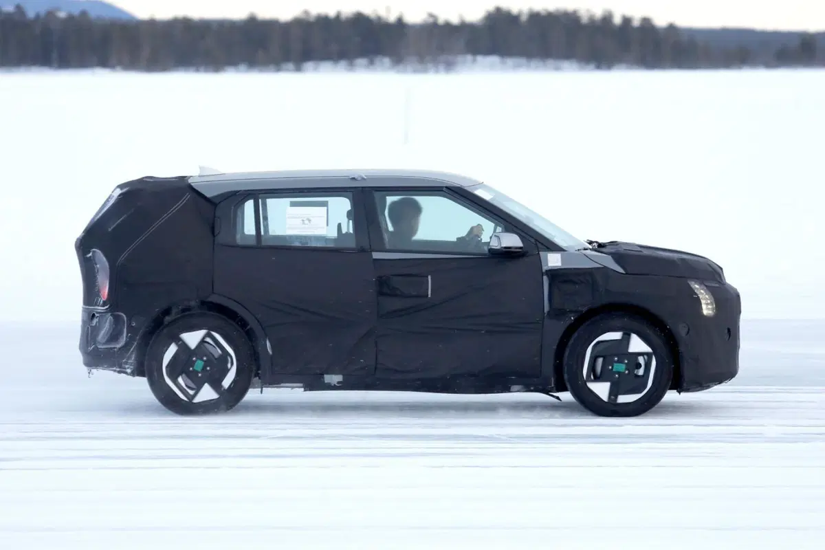 Kia EV3: l’elettrica con un’architettura a 800 Volt da 28.000 euro [Foto Spia] (7)