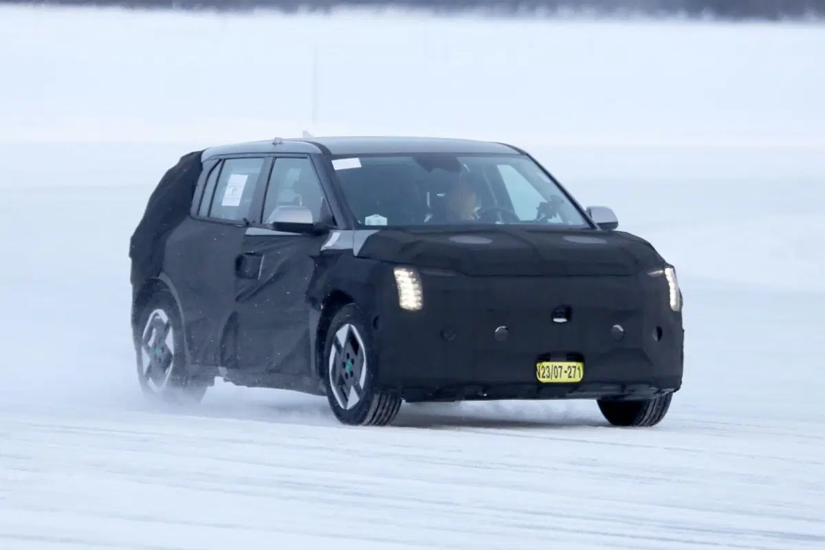 Kia EV3: l’elettrica con un’architettura a 800 Volt da 28.000 euro [Foto Spia] (9)