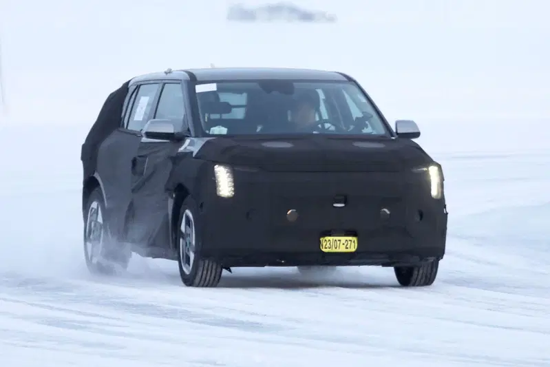Kia EV3: l&rsquo;elettrica con un&rsquo;architettura a 800 Volt da 28.000 euro [Foto Spia]