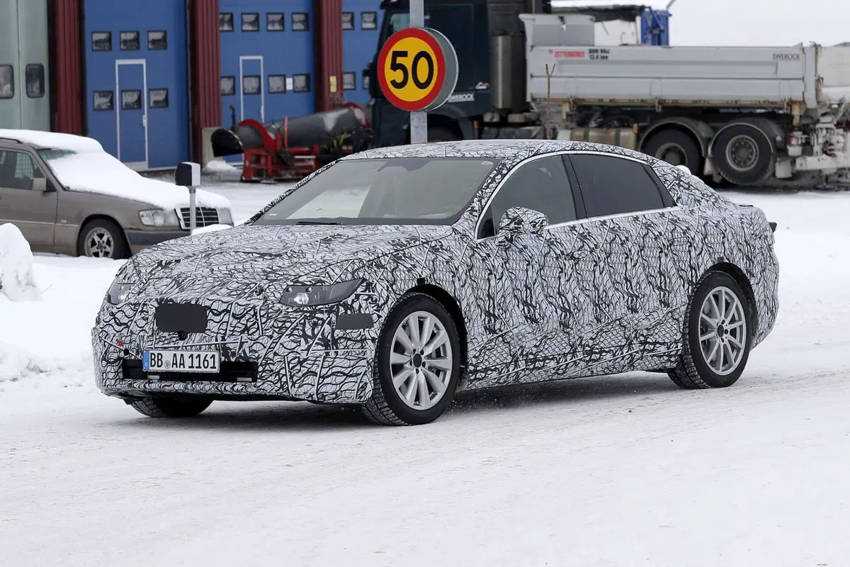 Mercedes EQC, la nuova Classe C elettrica è in arrivo [Foto Spia] (2)