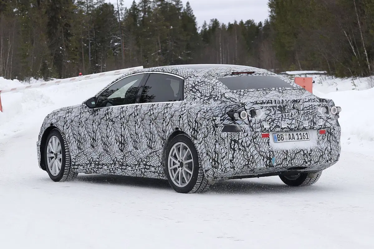 Mercedes EQC, la nuova Classe C elettrica è in arrivo [Foto Spia] (4)