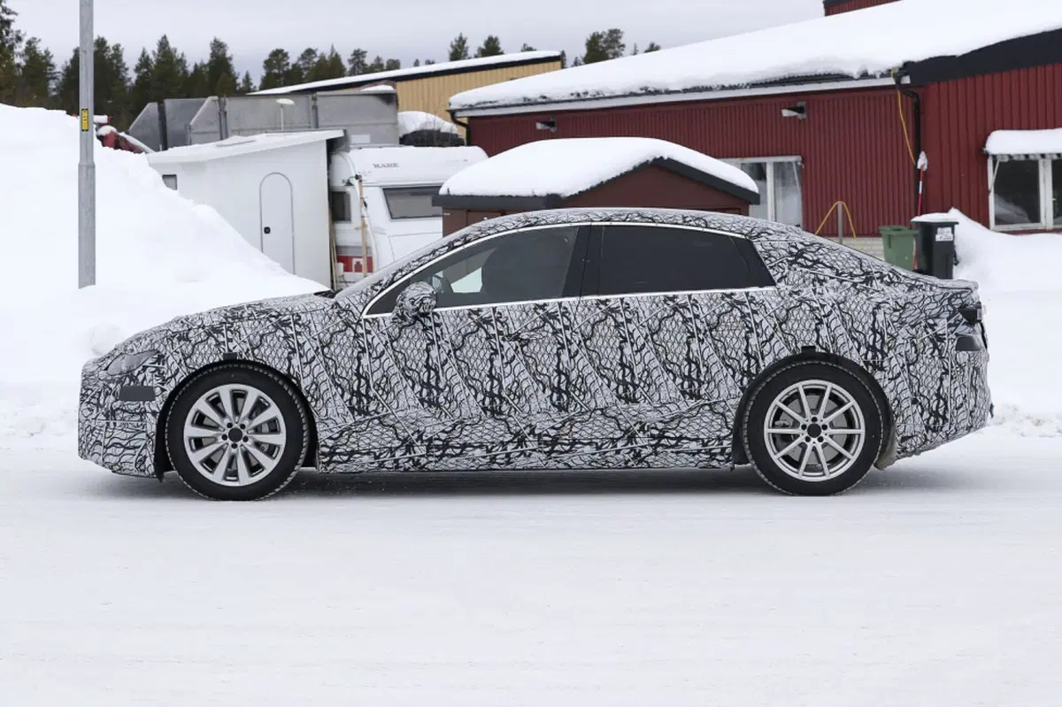 Mercedes EQC, la nuova Classe C elettrica è in arrivo [Foto Spia] (5)