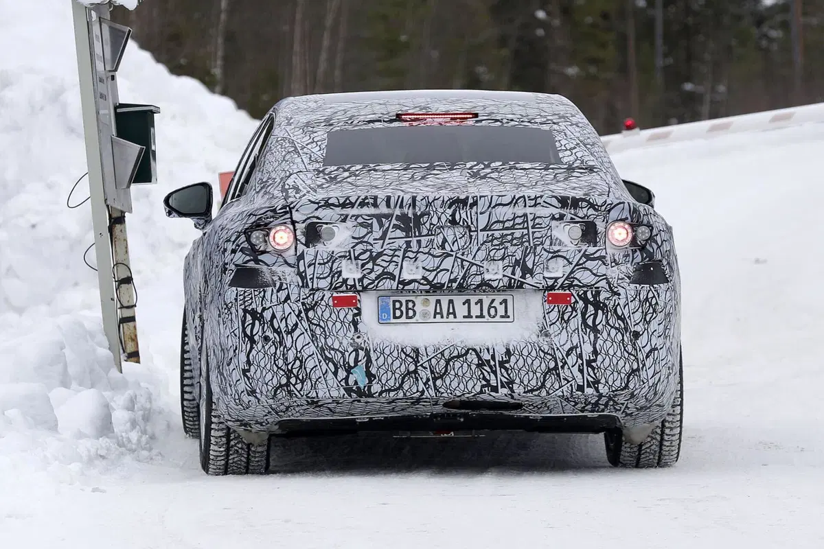 Mercedes EQC, la nuova Classe C elettrica è in arrivo [Foto Spia] (6)
