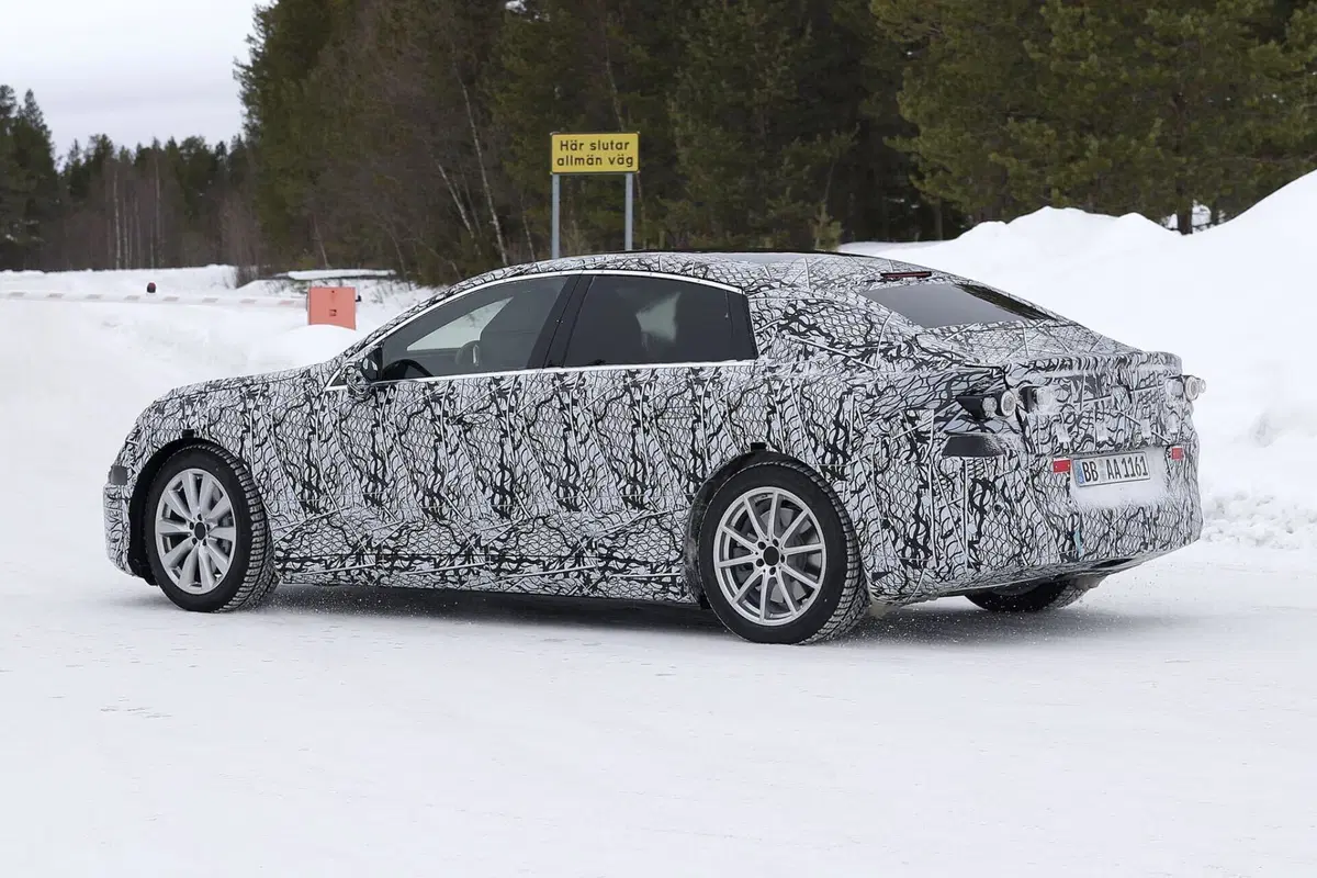 Mercedes EQC, la nuova Classe C elettrica è in arrivo [Foto Spia] (8)