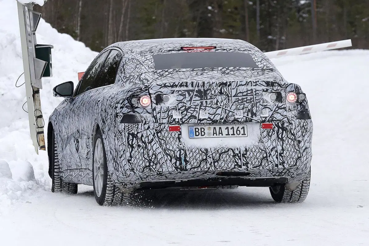 Mercedes EQC, la nuova Classe C elettrica è in arrivo [Foto Spia] (7)