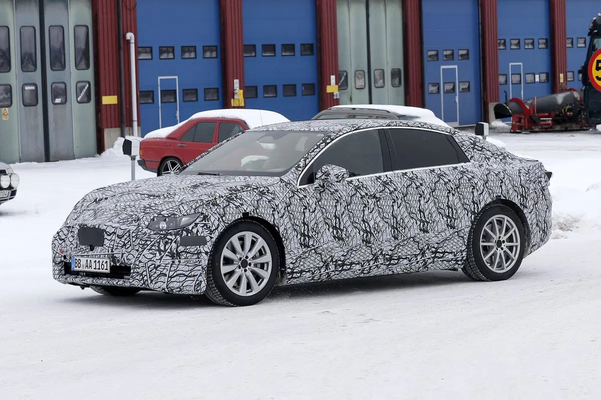 Mercedes EQC, la nuova Classe C elettrica è in arrivo [Foto Spia] (10)