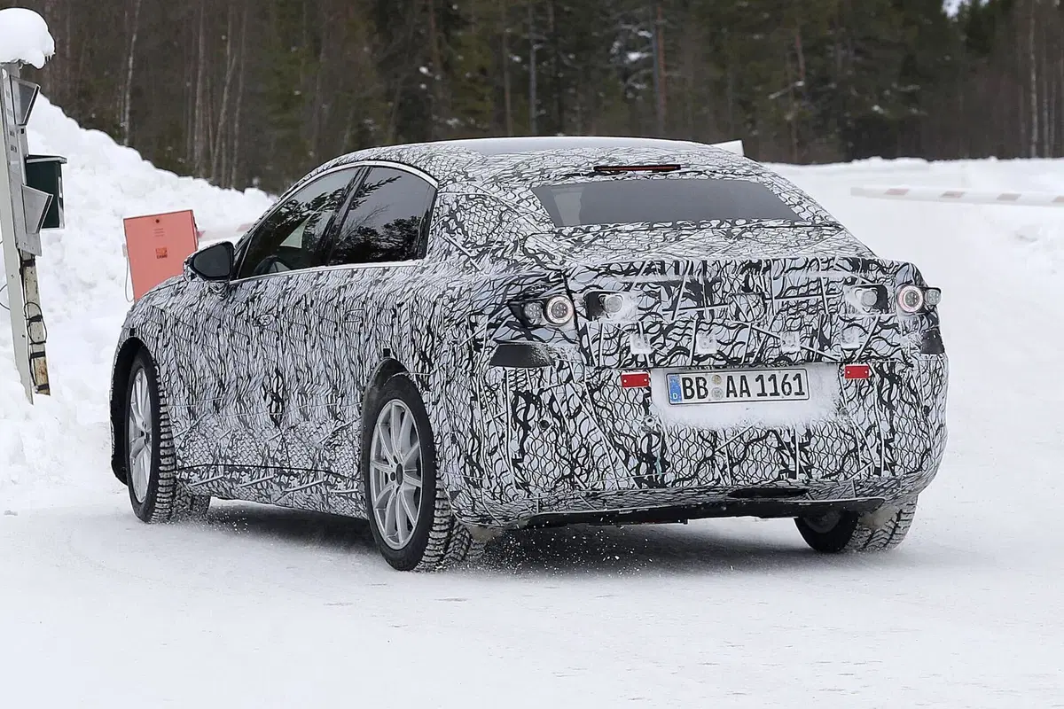 Mercedes EQC, la nuova Classe C elettrica è in arrivo [Foto Spia] (11)