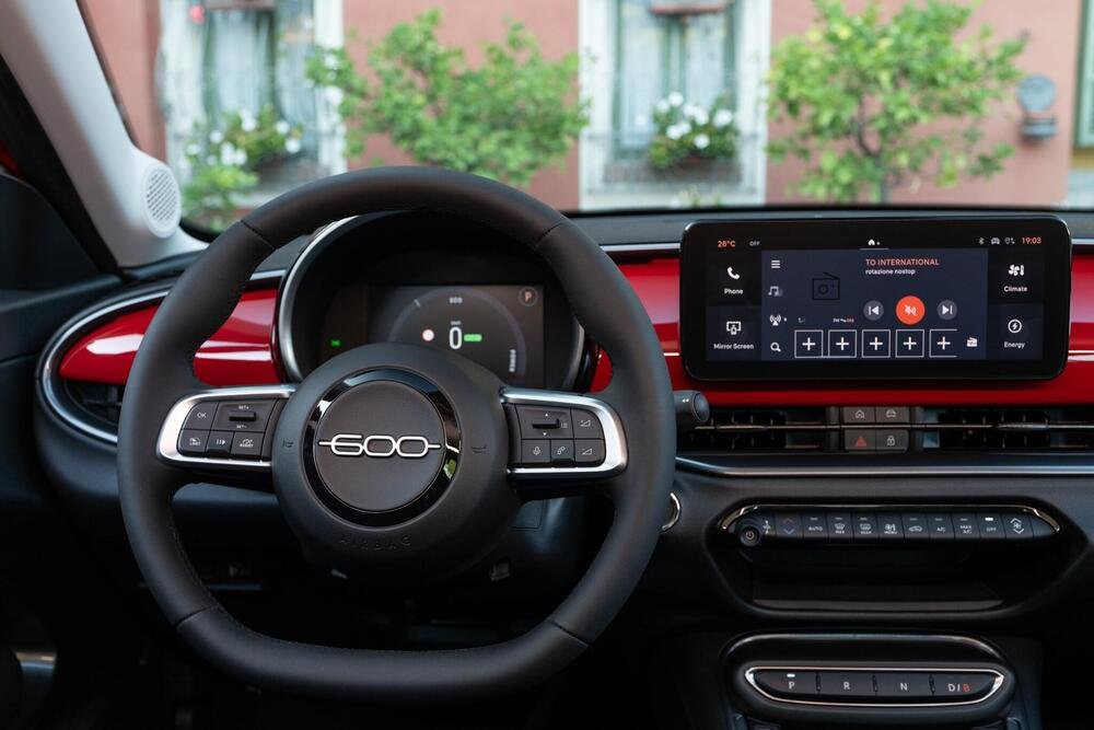 Gli interni della nuova Fiat 600 (Versione RED)