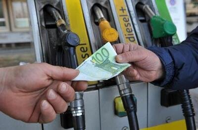 Prezzi benzina e gasolio: non vi fate fregare, quattro consigli