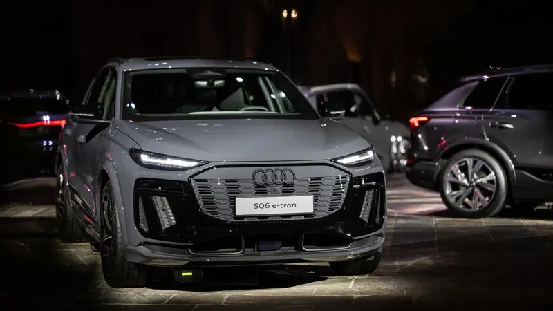 Audi Q6 e-tron 2024, 600 km di autonomia per l'elegante SUV elettrico [Video]