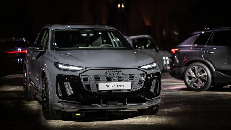 Audi Q6 e-tron 2024, 600 km di autonomia per l&#039;elegante SUV elettrico [Video]