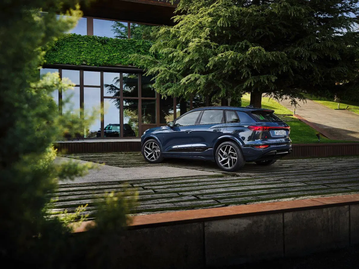 Audi Q6 e-tron 2024, 600 km di autonomia per l'elegante SUV elettrico [Video] (4)
