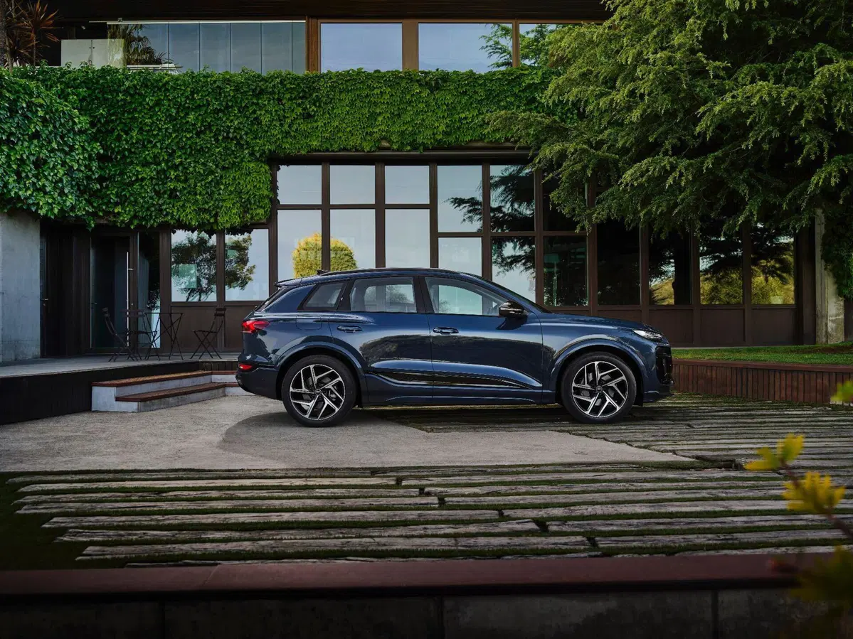 Audi Q6 e-tron 2024, 600 km di autonomia per l'elegante SUV elettrico [Video] (7)