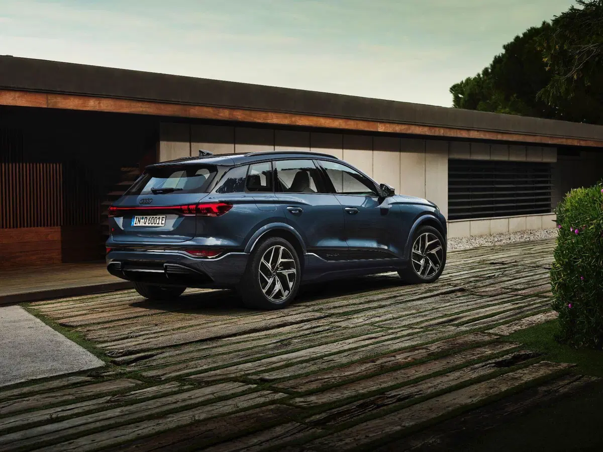 Audi Q6 e-tron 2024, 600 km di autonomia per l'elegante SUV elettrico [Video] (8)