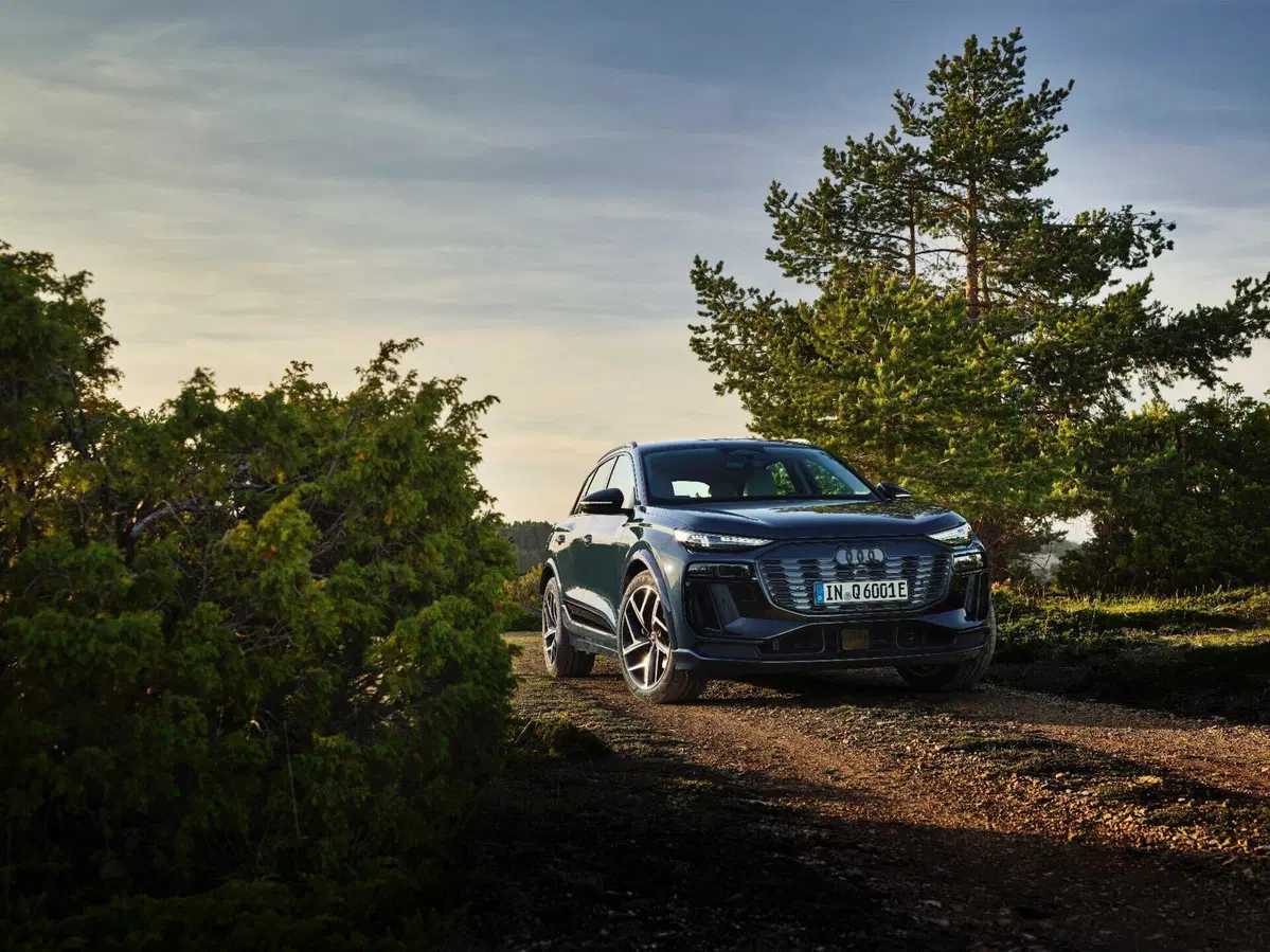 Audi Q6 e-tron 2024, 600 km di autonomia per l'elegante SUV elettrico [Video] (9)