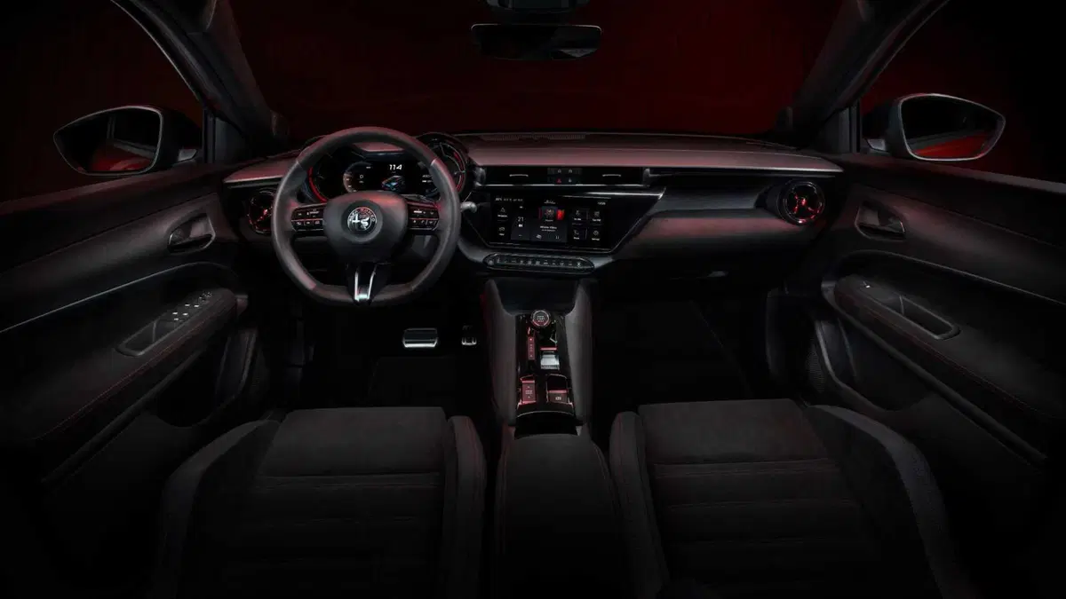Alfa Romeo Junior 1.2 ibrida 145cv edct6 (9)