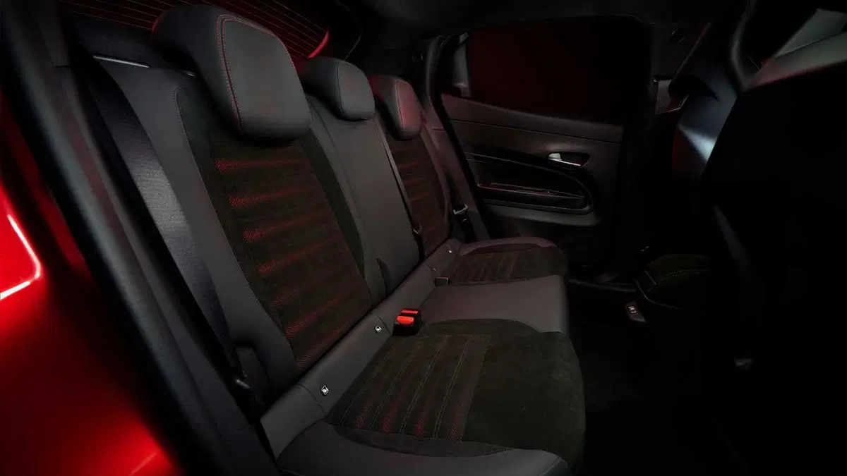 Alfa Romeo Junior 1.2 ibrida 145cv edct6 (13)