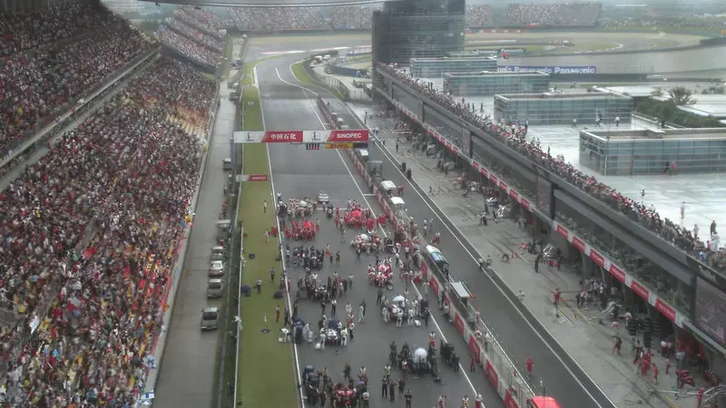 La Formula 1 torna in Cina, ma com'era alla prima edizione di venti fa? Ecco il racconto di Shangai