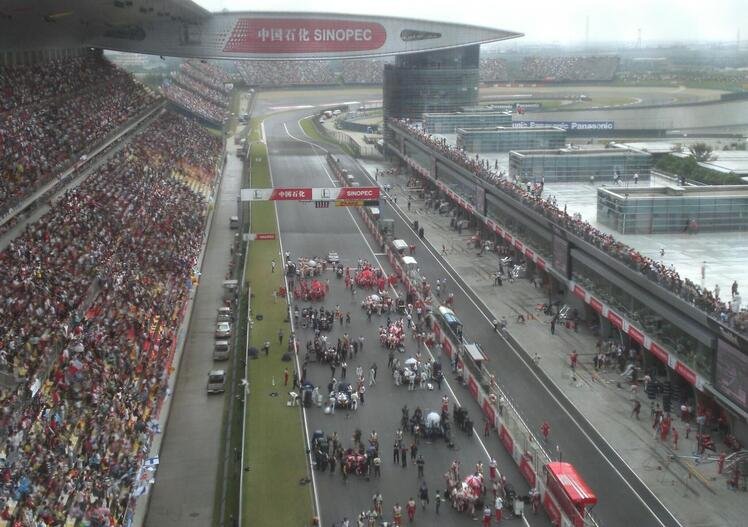 La Formula 1 torna in Cina, ma com'era alla prima edizione di venti fa? Ecco il racconto di Shangai
