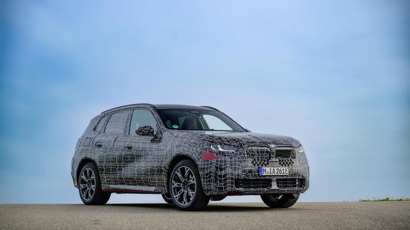 Nuovo BMW X3: Perfezionamento dei Sistemi di Assistenza e Dinamica di Guida