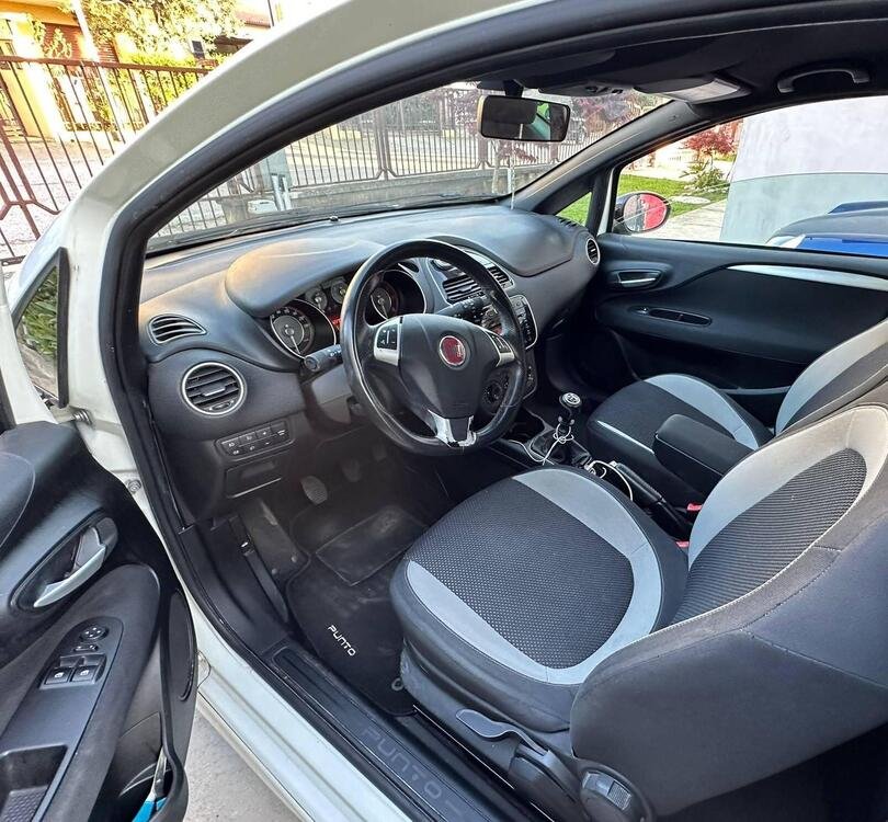 Fiat Punto 1.2 8V 3 porte Street  del 2014 usata a Martellago (5)