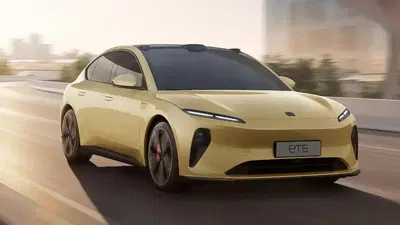 I cinesi voglio venderti auto e smartphone insieme. Ma cosa c'&egrave; sotto?