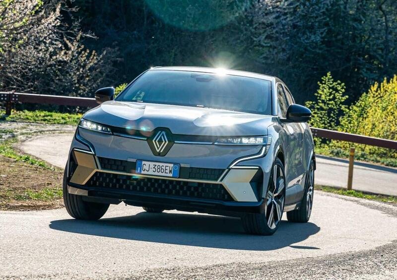 Renault Mégane E-Tech Electric  (2021-->>) (2)
