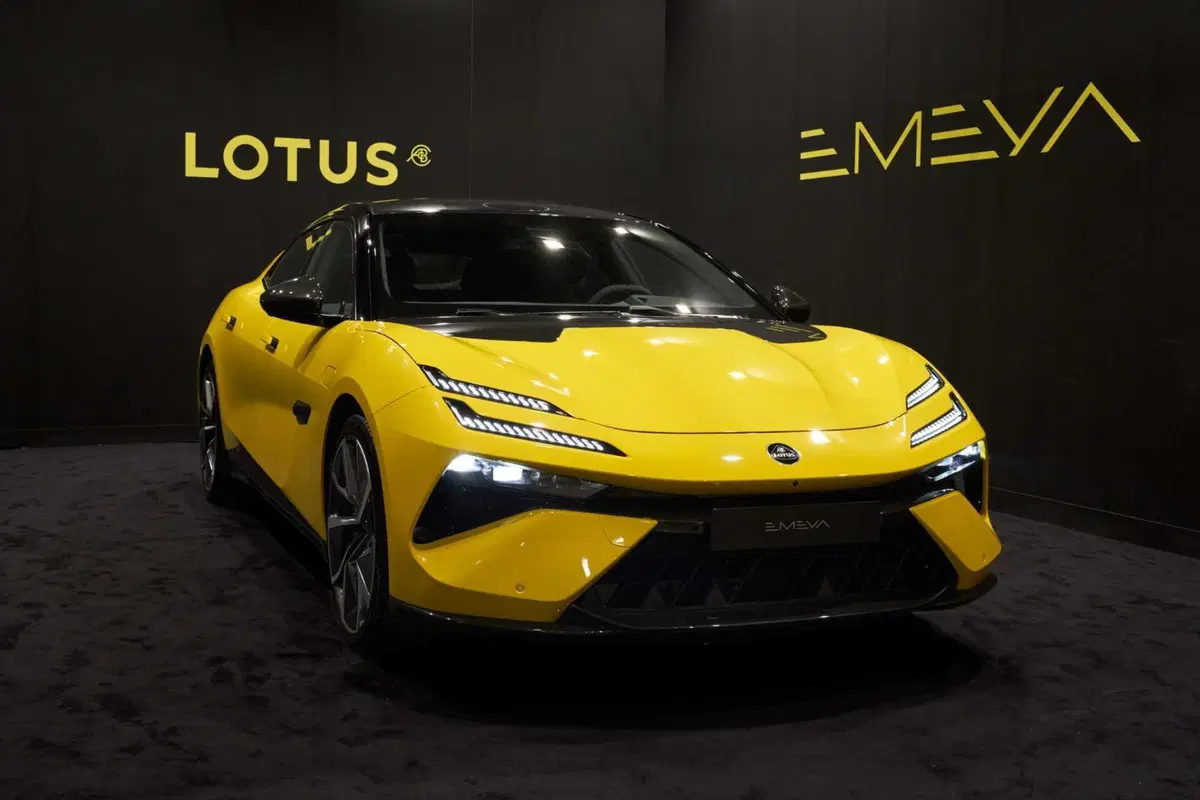 Lotus Emeya: debutti italiano a Milano Art Week (18)