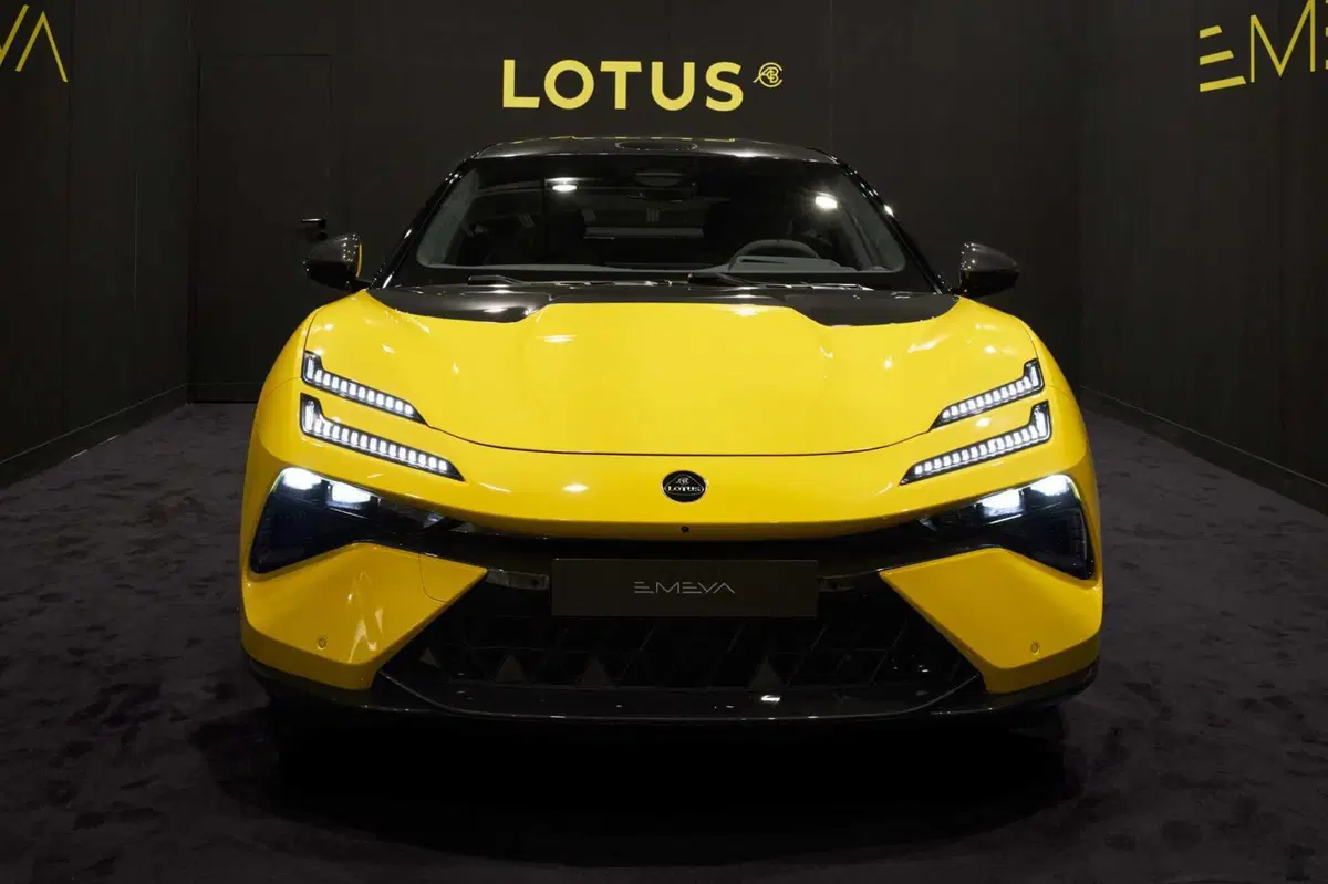 Lotus Emeya: debutti italiano a Milano Art Week (19)