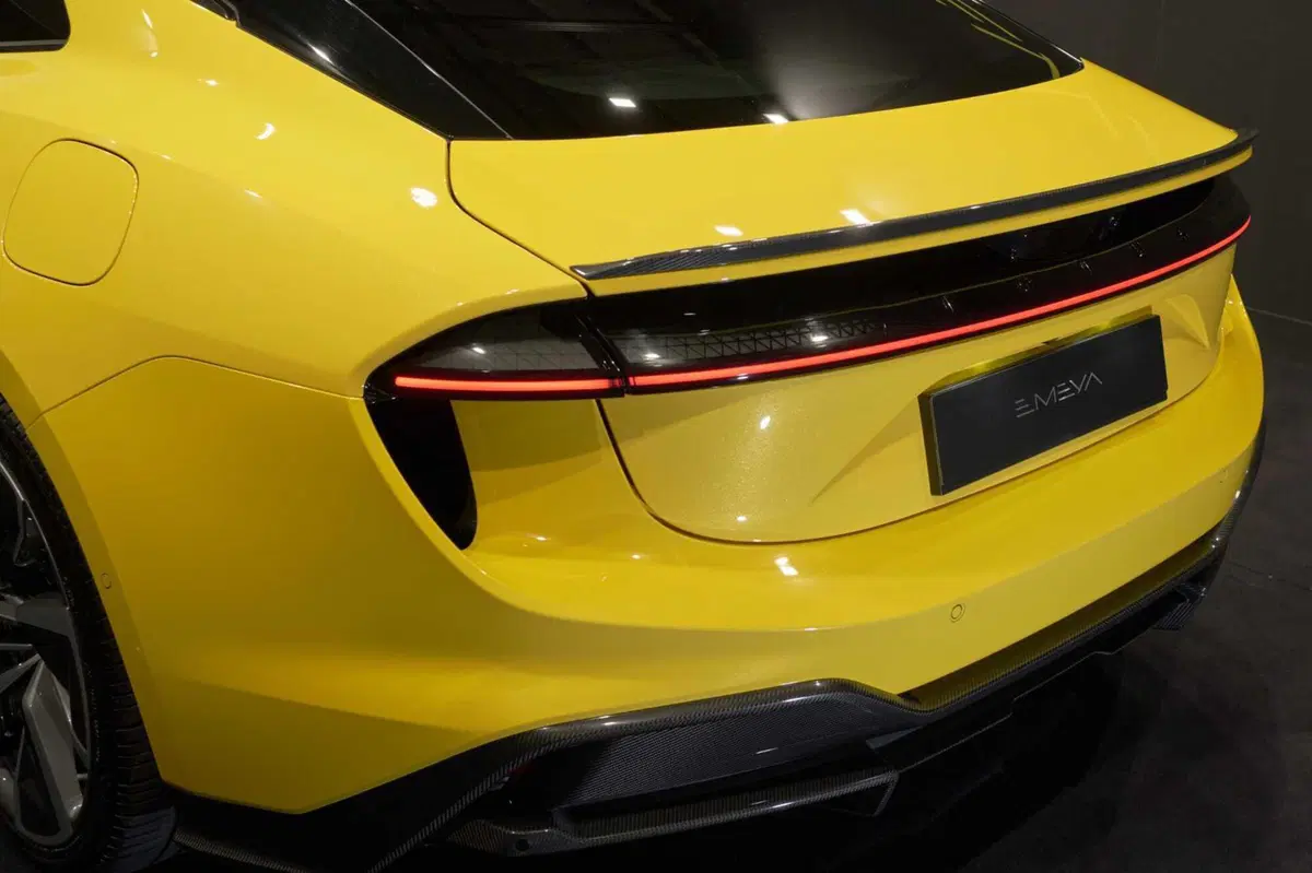Lotus Emeya: debutti italiano a Milano Art Week (20)