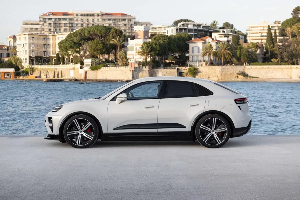 Porsche Macan: 100% elettrica, chi dice che non è una vera Porsche? (2)