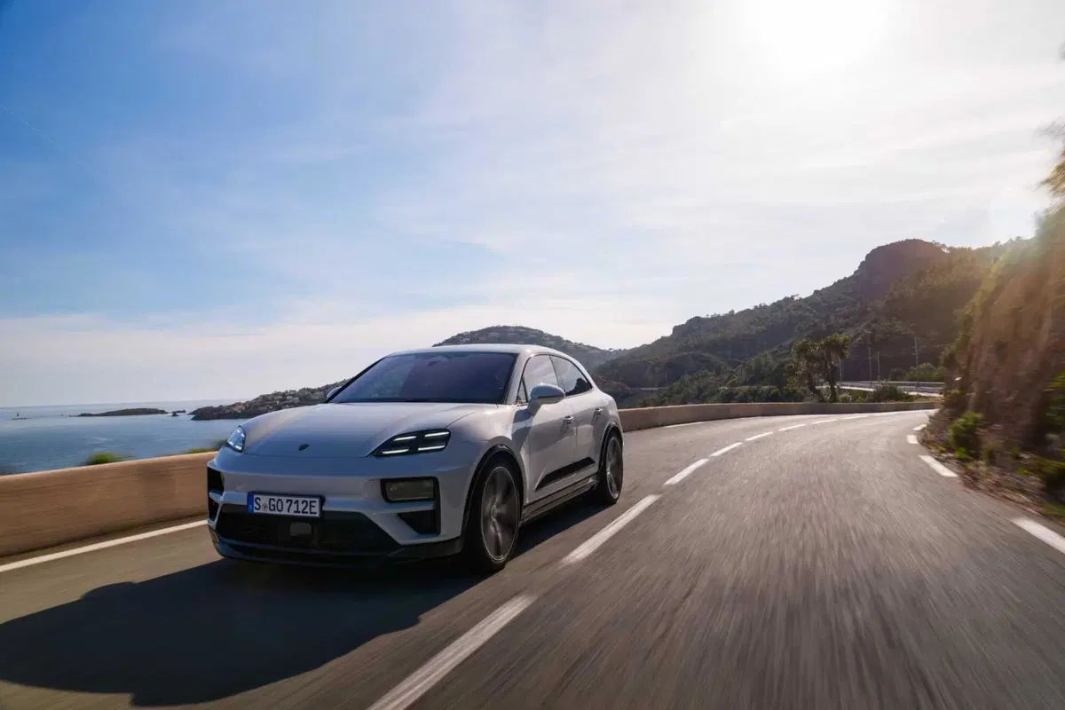 Porsche Macan: 100% elettrica, chi dice che non è una vera Porsche? (5)