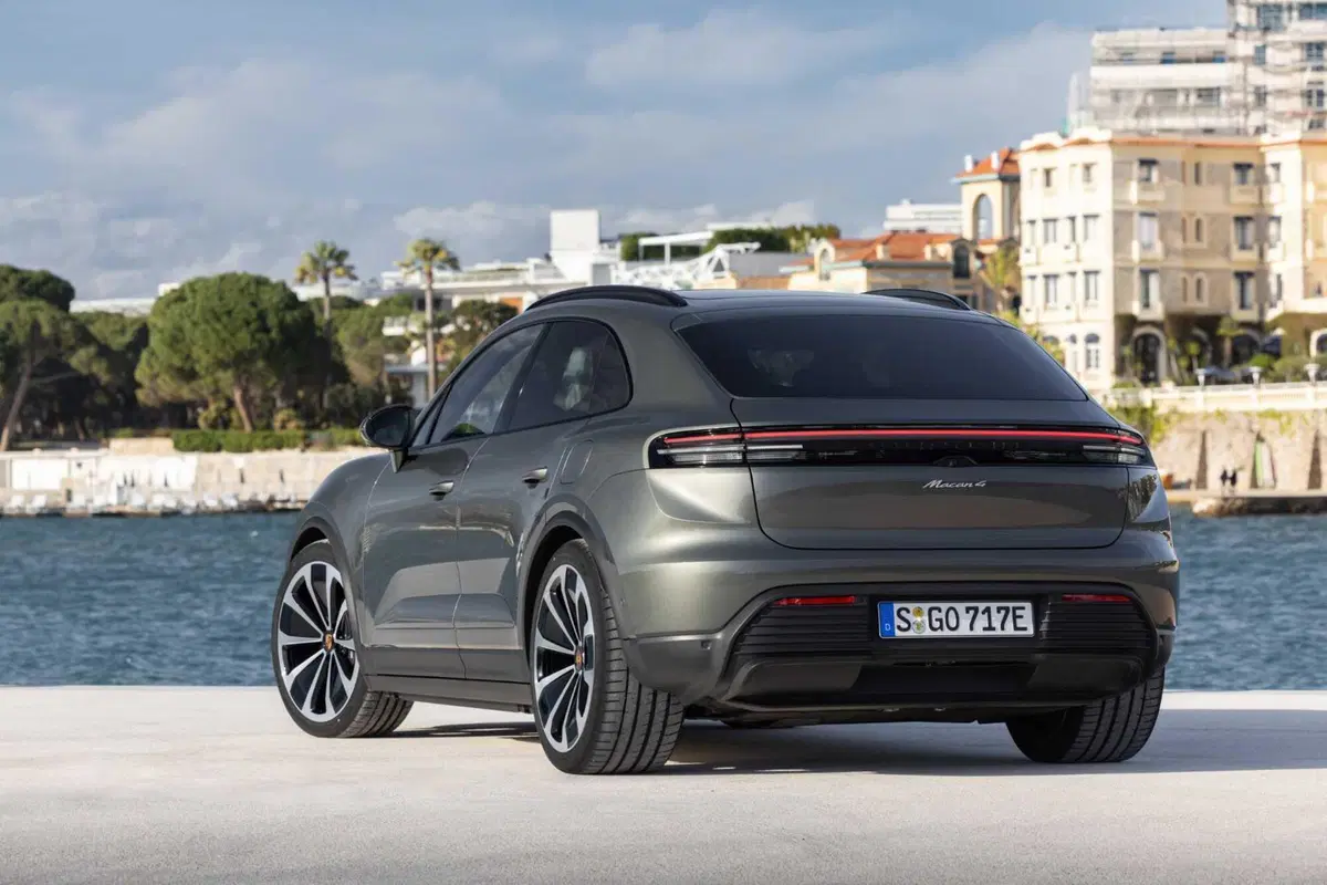 Porsche Macan: 100% elettrica, chi dice che non è una vera Porsche? (8)