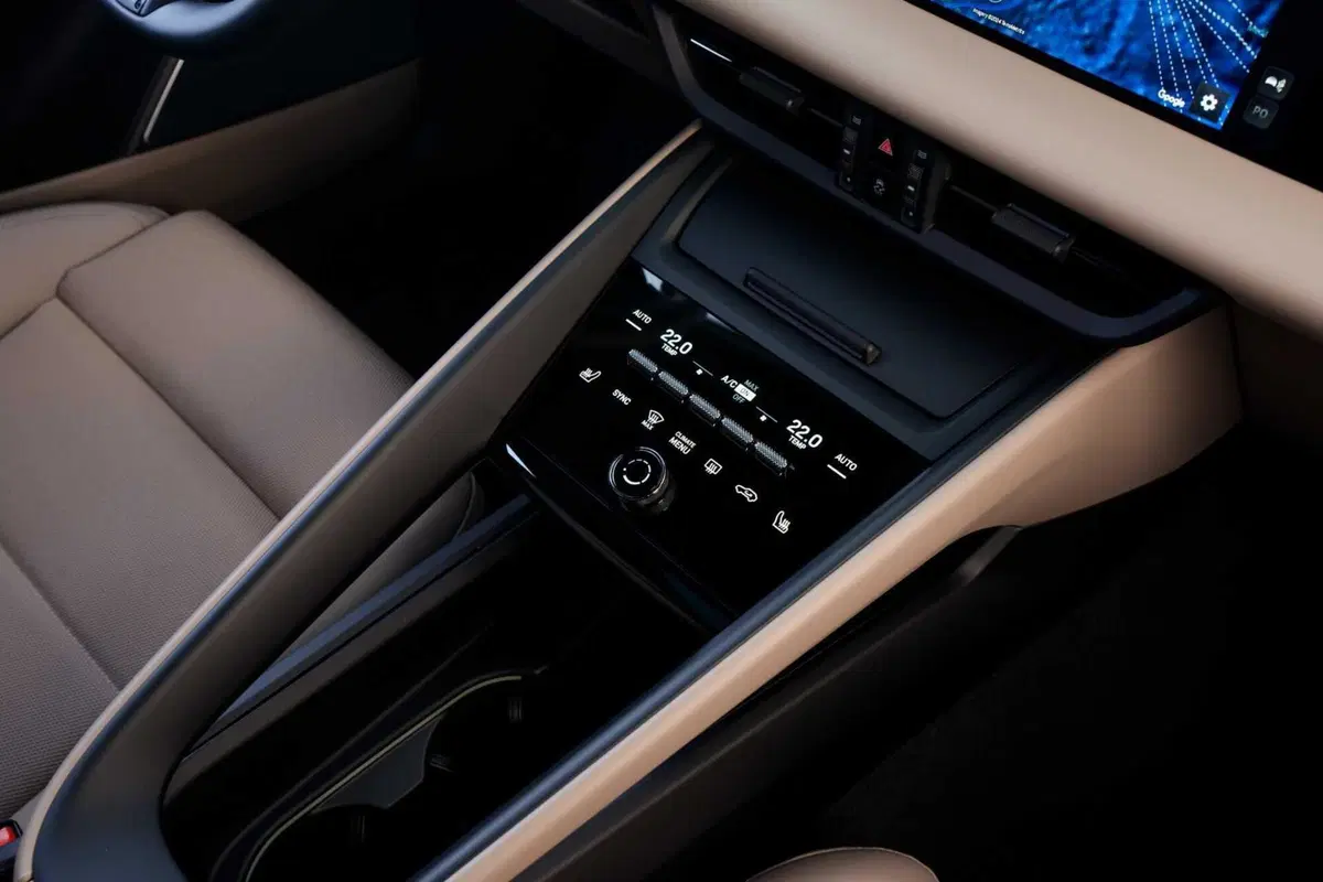 Porsche Macan: 100% elettrica, chi dice che non è una vera Porsche? (16)