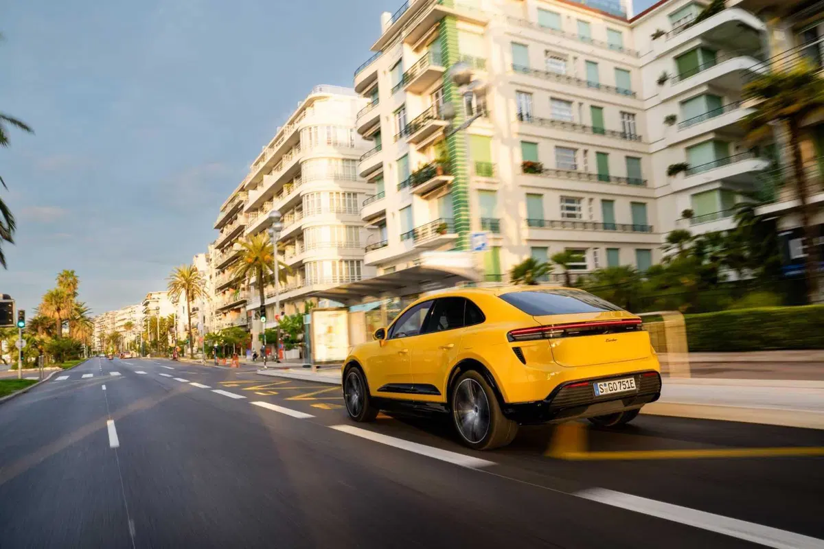 Porsche Macan: 100% elettrica, chi dice che non è una vera Porsche? (24)