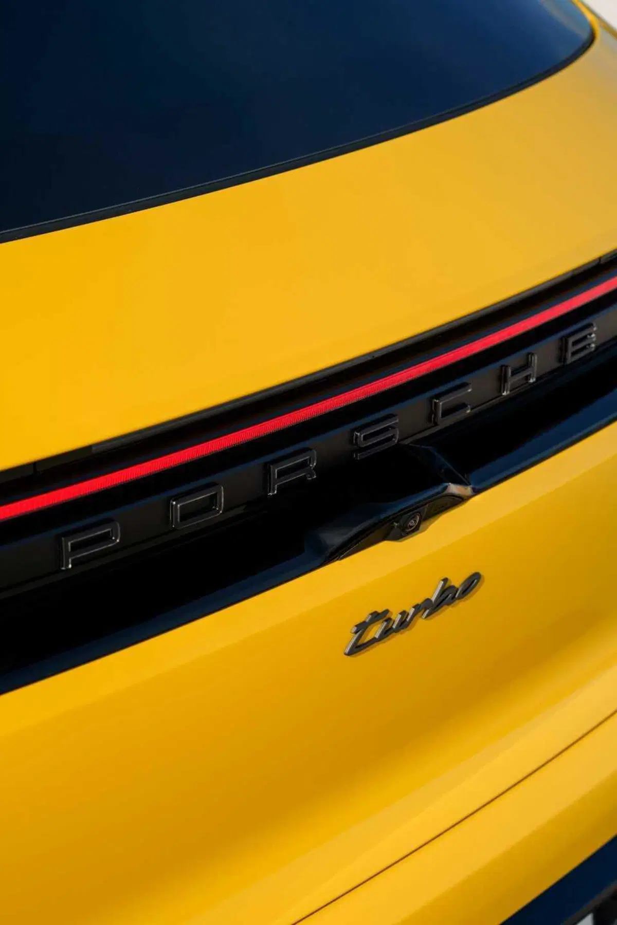 Porsche Macan: 100% elettrica, chi dice che non è una vera Porsche? (26)