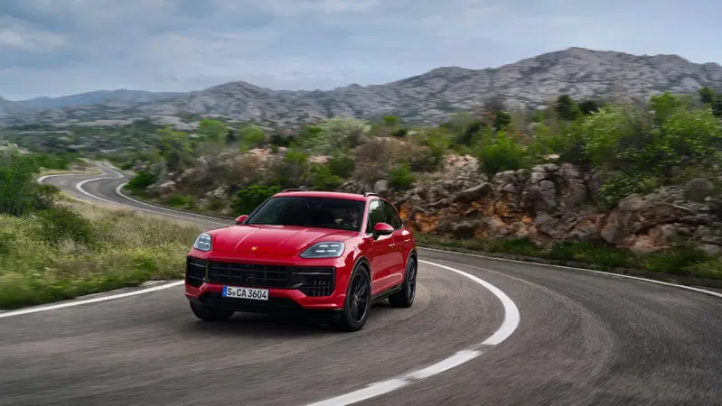 Porsche Cayenne GTS: 500 CV con l'assetto della Turbo GT