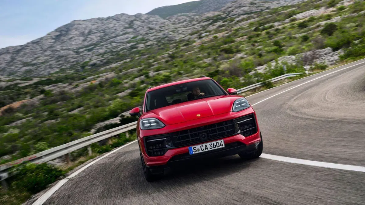 Porsche Cayenne GTS: 500 CV con l'assetto della Turbo GT (14)