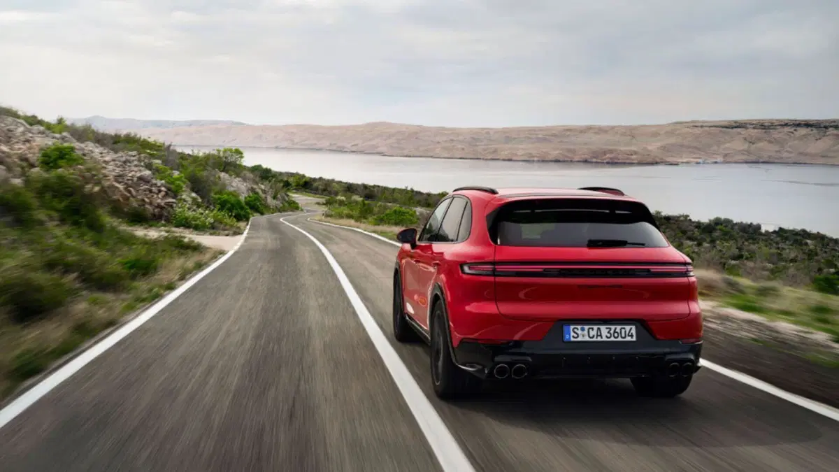 Porsche Cayenne GTS: 500 CV con l'assetto della Turbo GT (18)