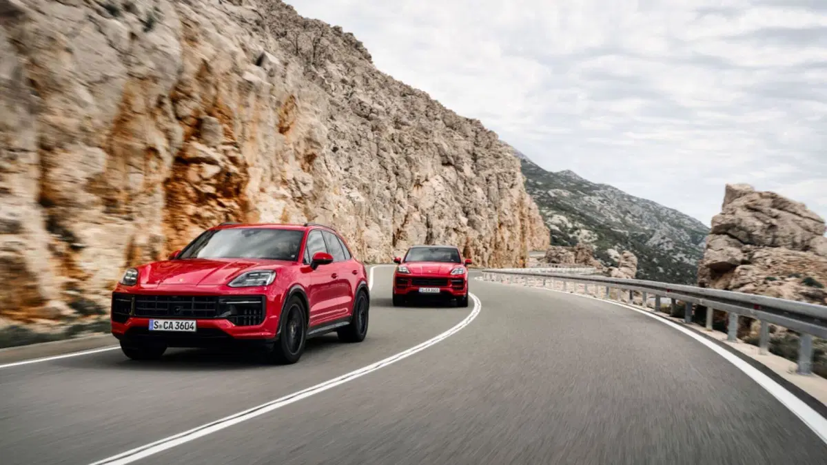 Porsche Cayenne GTS: 500 CV con l'assetto della Turbo GT (24)