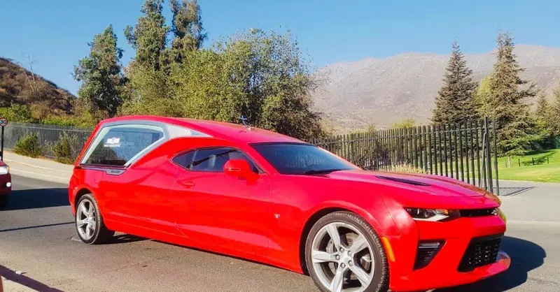 Ultimo viaggio: i modelli pi&ugrave; strani al mondo, anche Maserati e Porsche