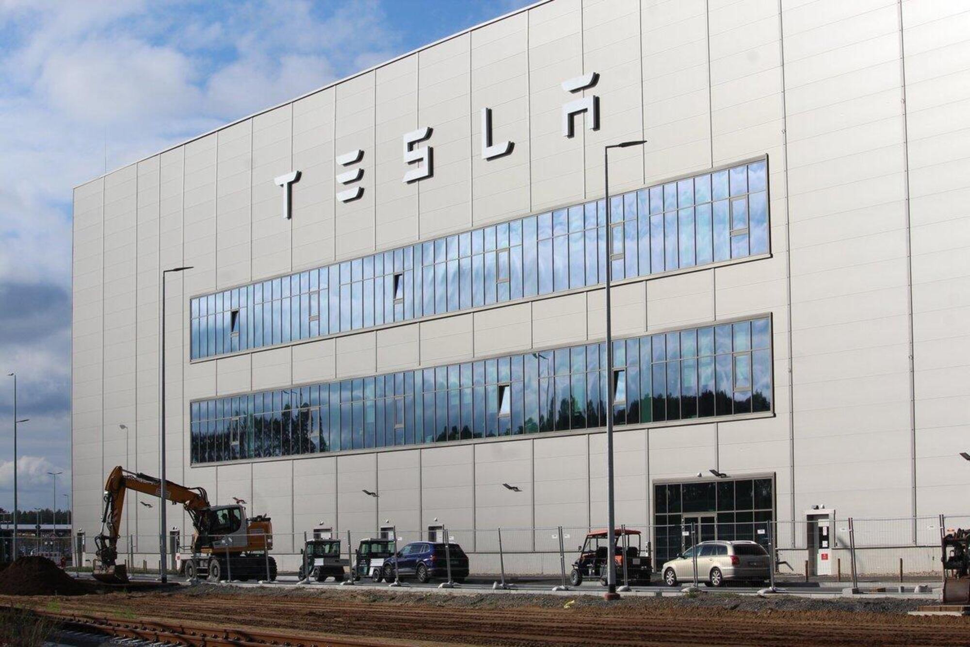 Tesla: a Berlino 400 persone verranno licenziate