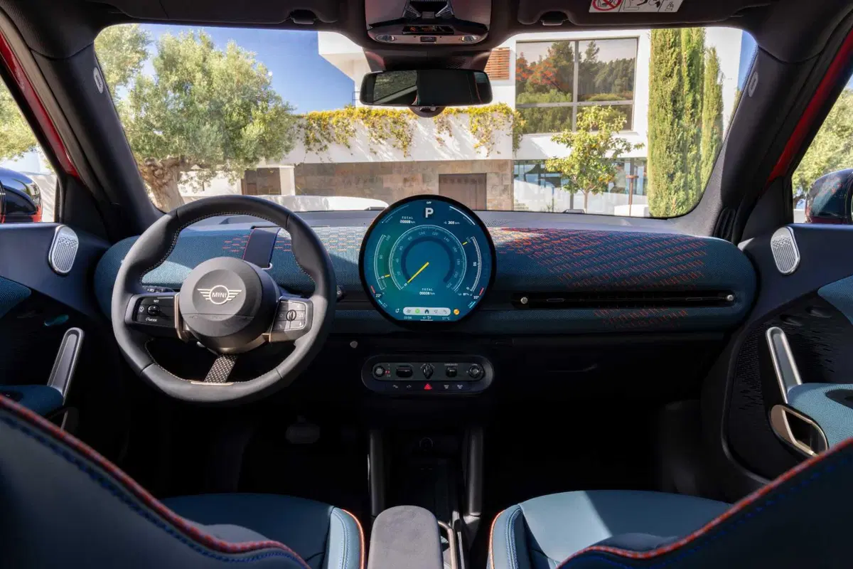 MINI Aceman: l'elettrica erede della Clubman che sfida Jeep Avenger  (6)